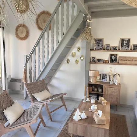 Maison Face A La