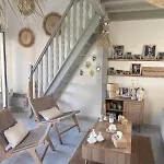 Maison Face A La